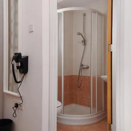 Elite Luxury Паралимни