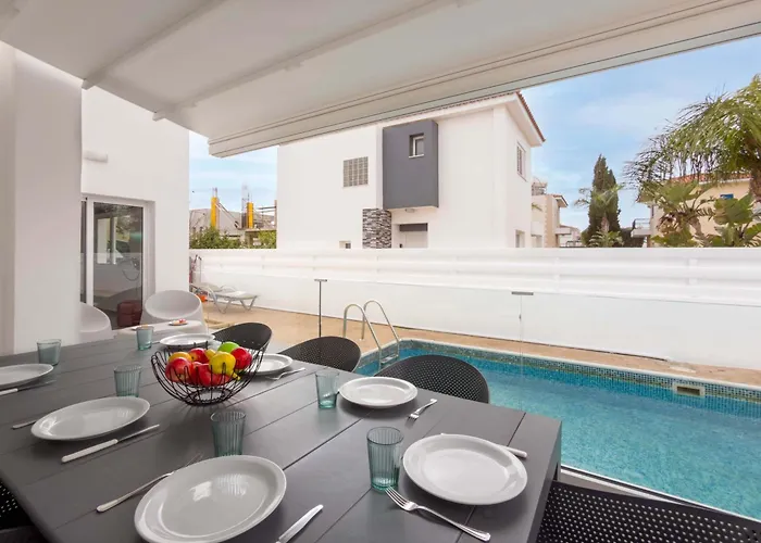 Elite Luxury Paralímni